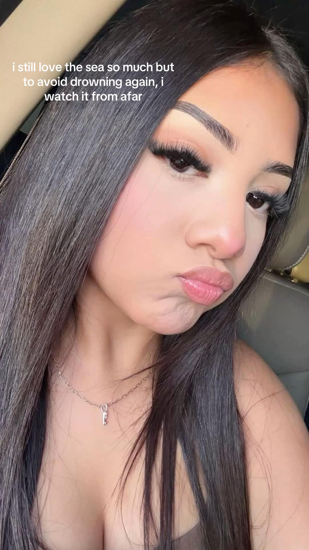 @🫂