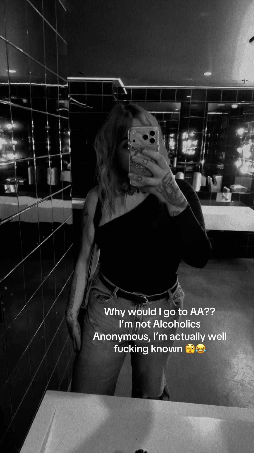 @katieeexo