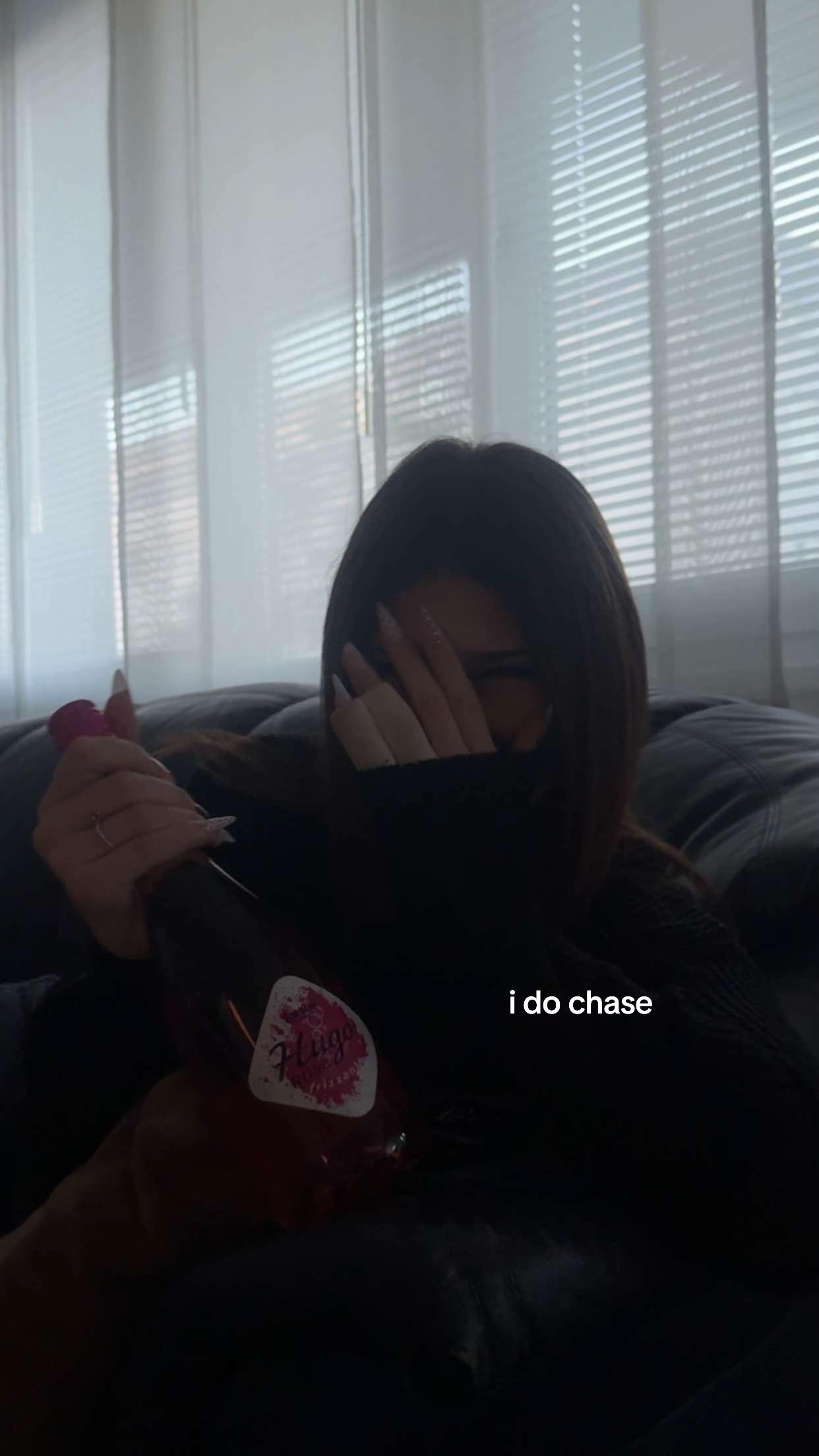 @𝒱.