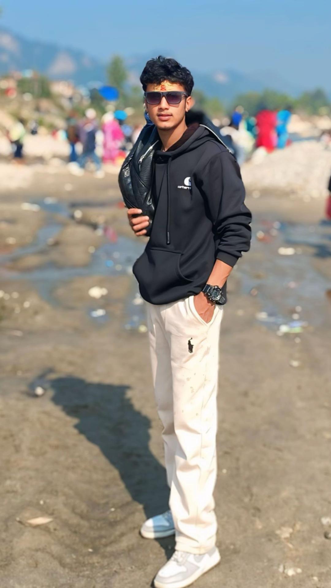 @Mr~šujãñ🦚💐