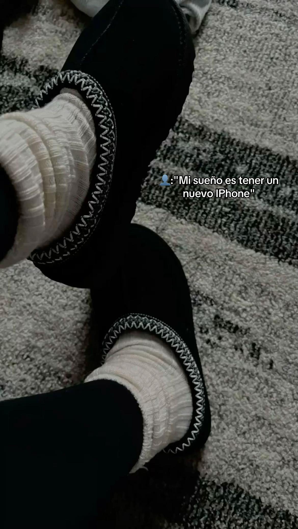 @𝒩
