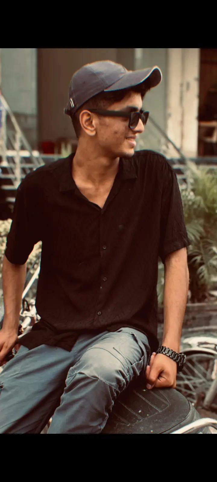 @راجہ 🐼