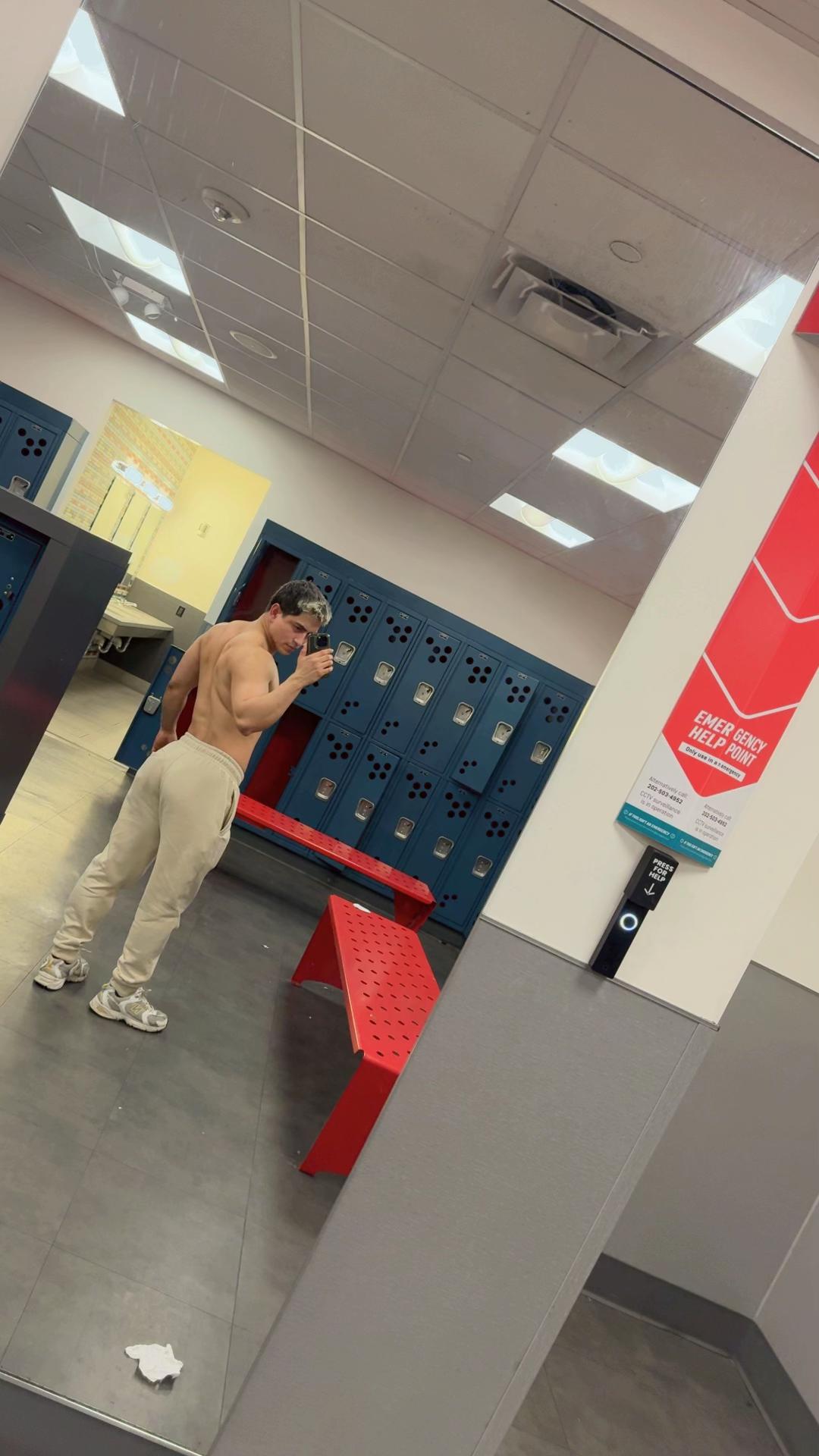 @Artu 🏳️&zwj;🌈