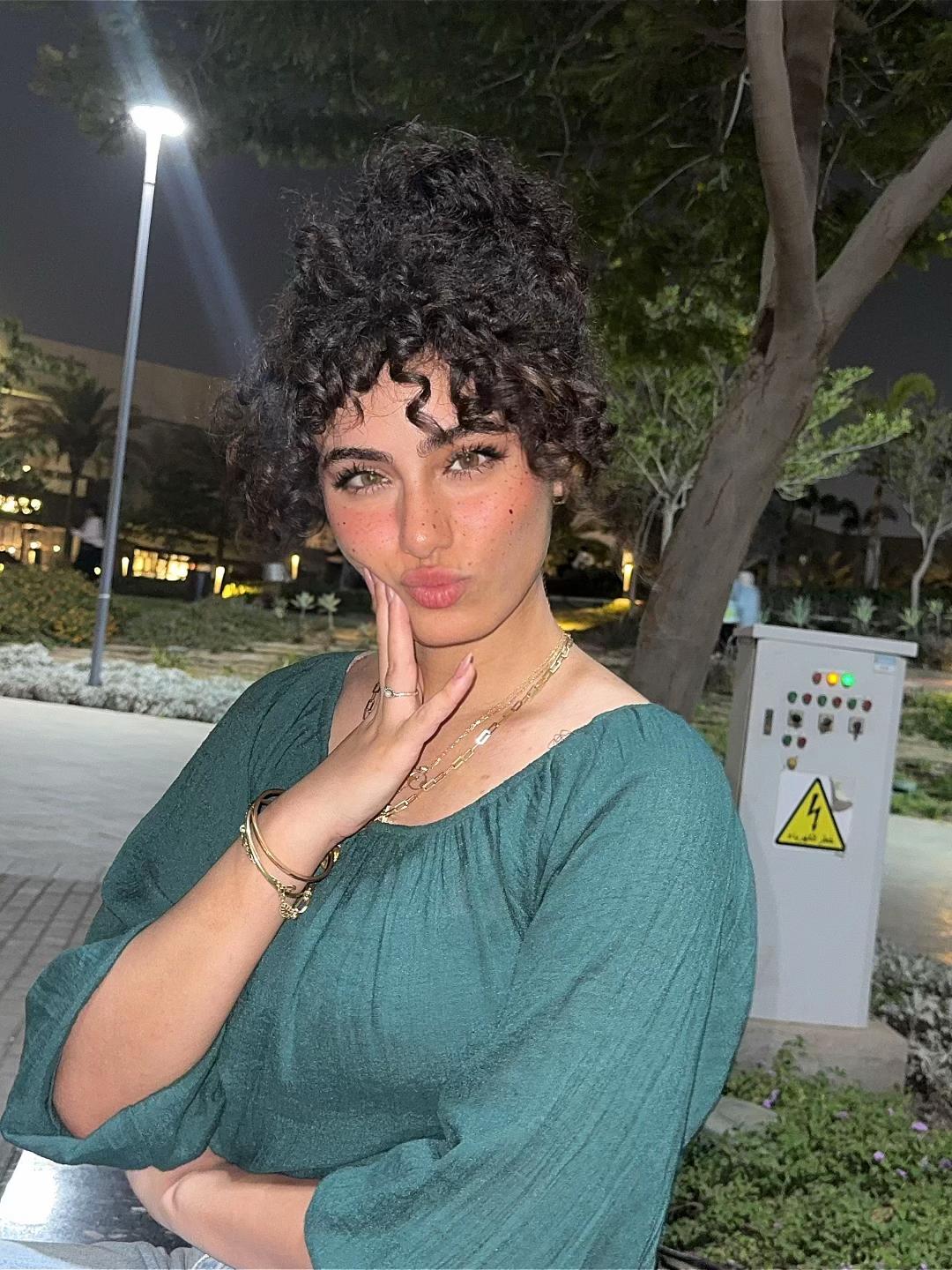 @آيمي بتتمشى