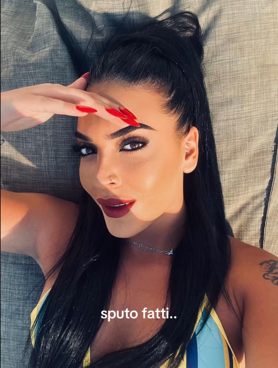 @𝑬