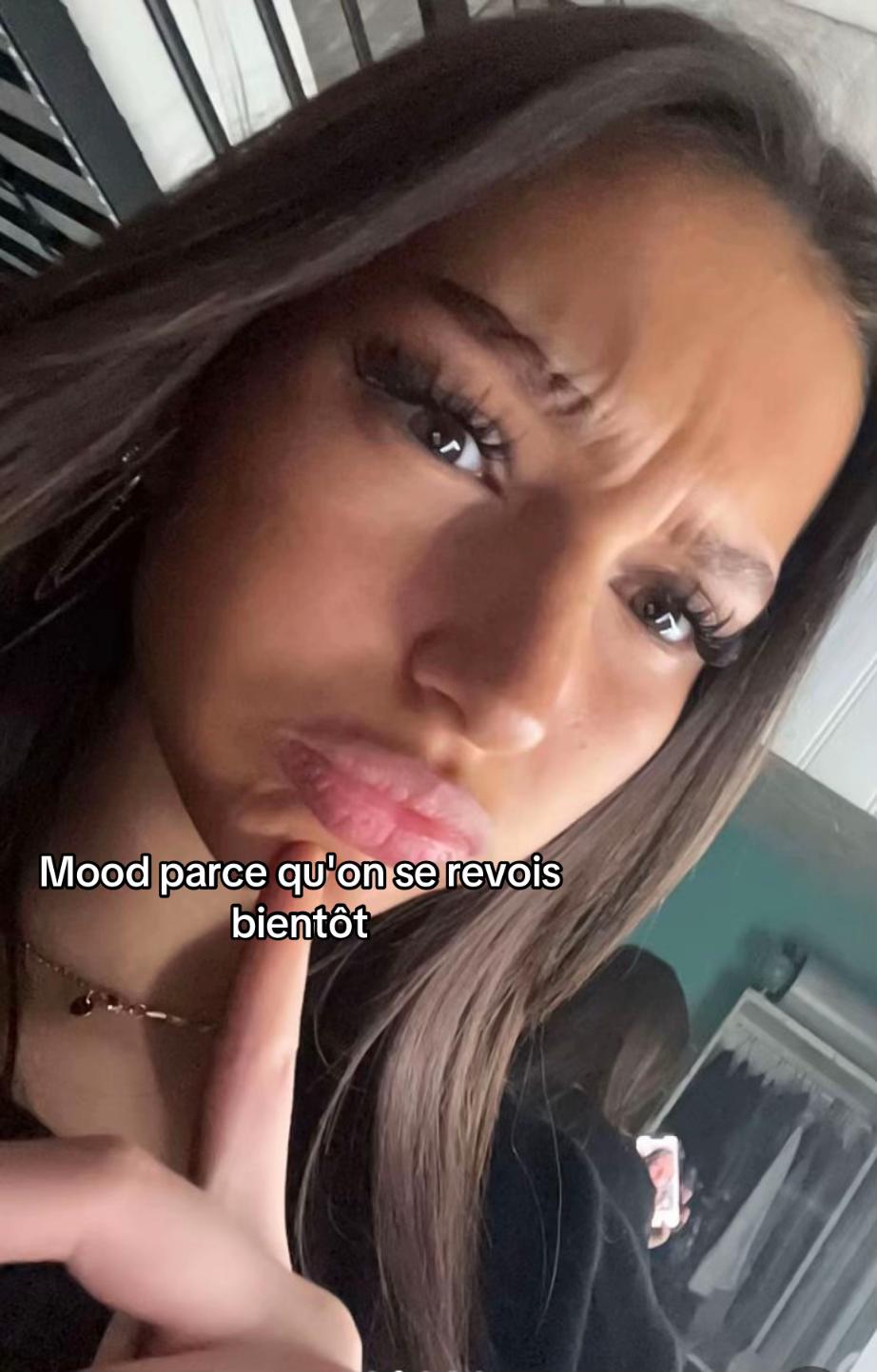 @𝒲