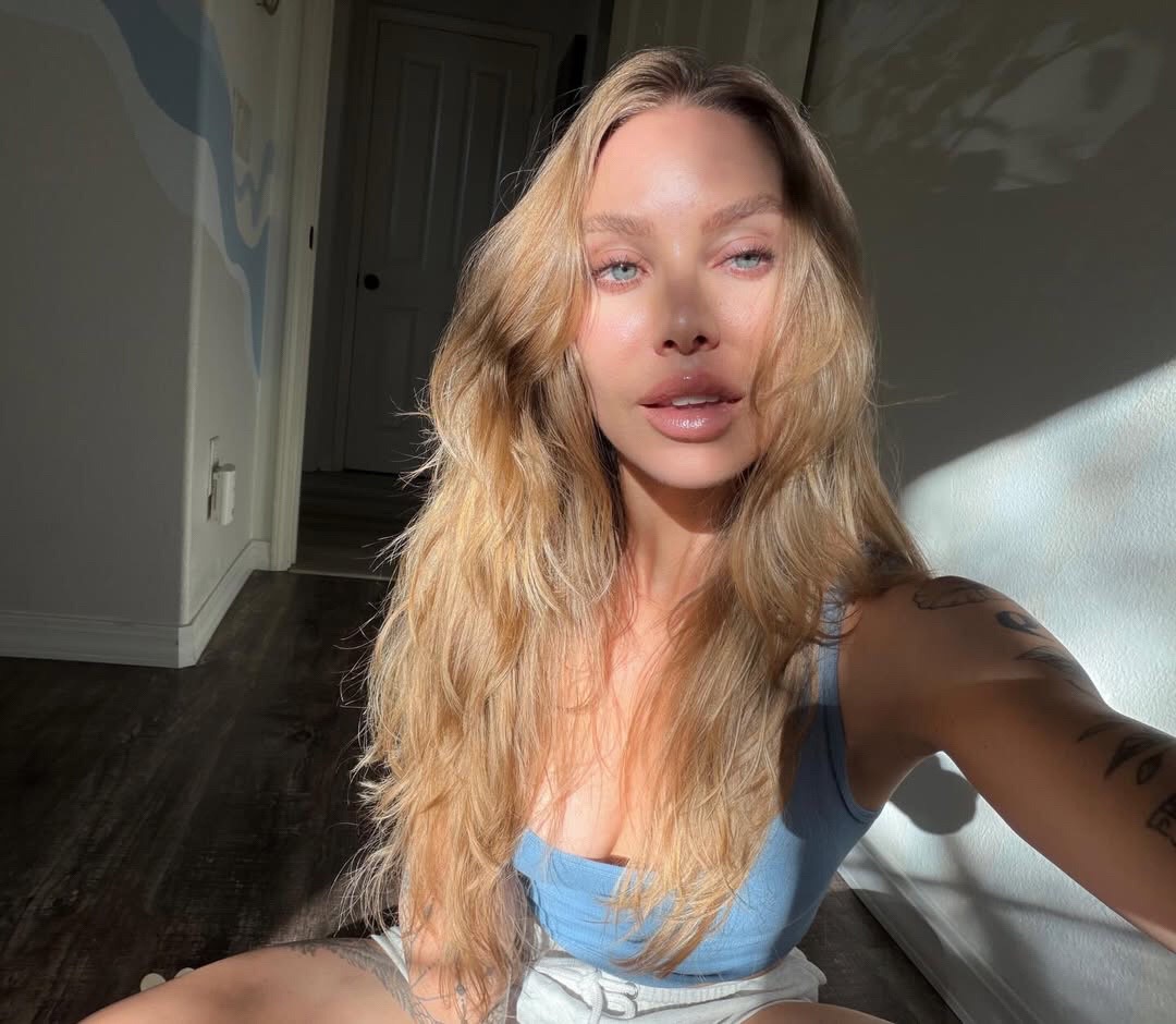 @RealNicoleAniston