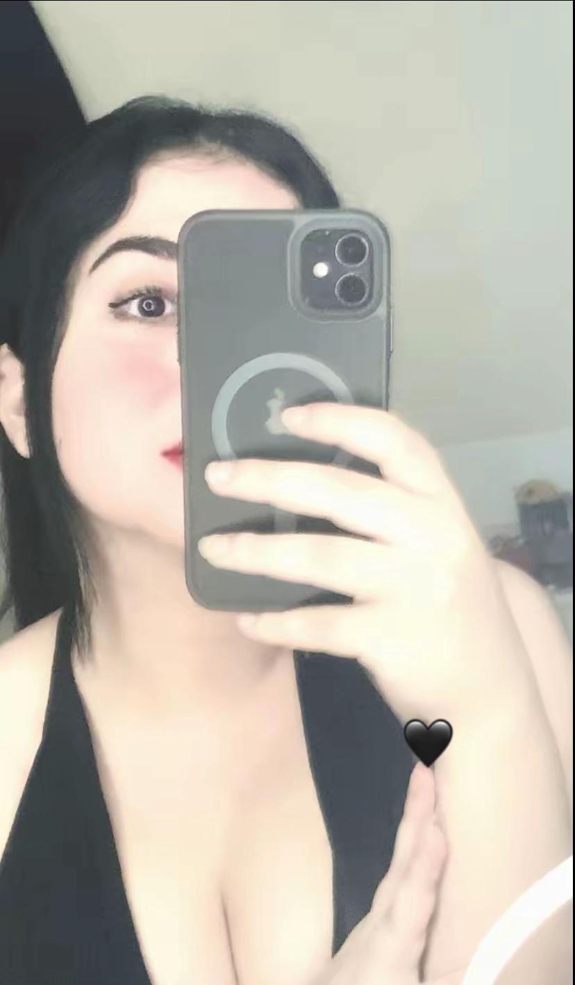 @oumniabetty1