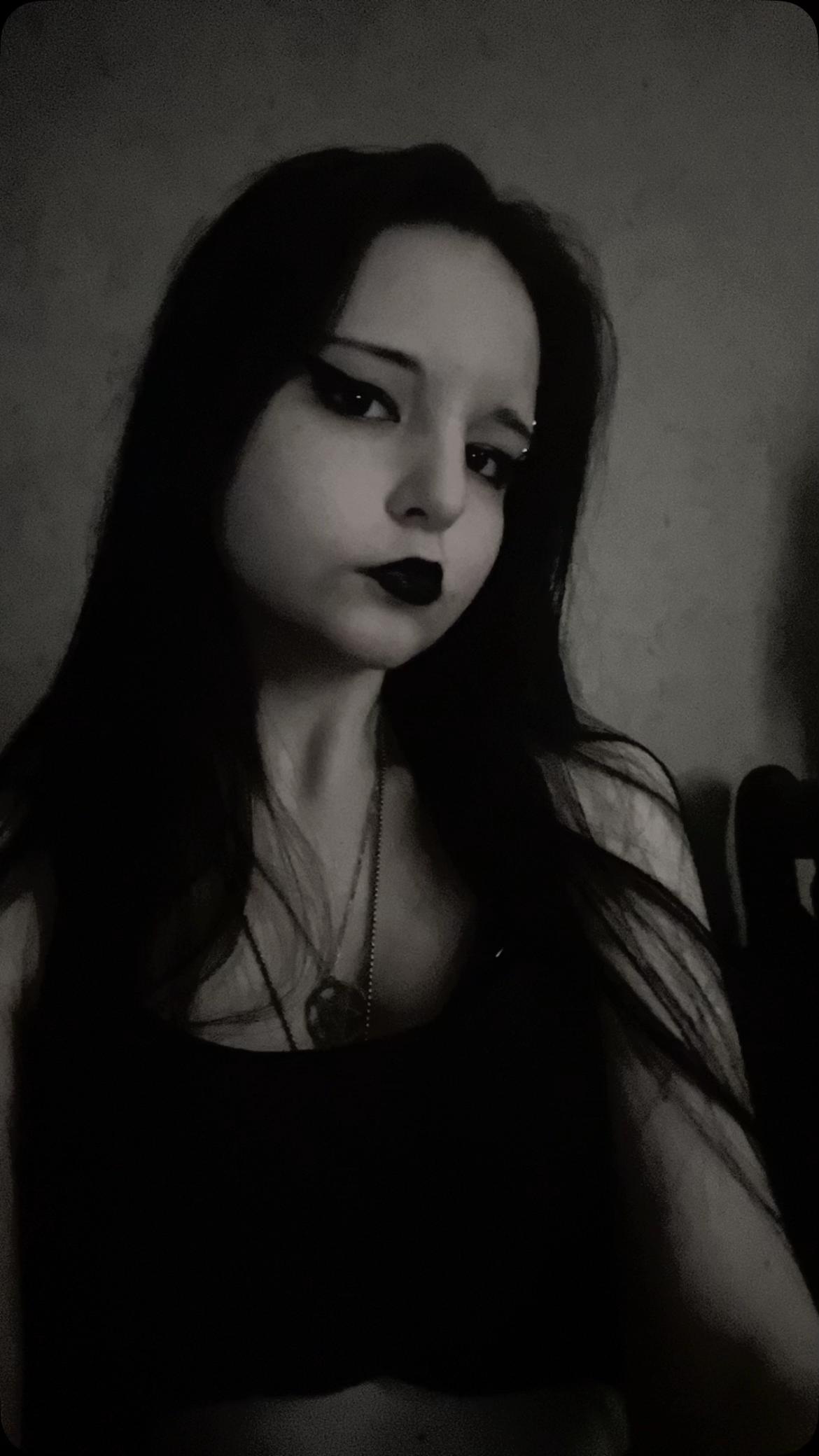 @𝔫𝔦𝔨𝔨𝔶 𝔡𝔢𝔞𝔱𝔥