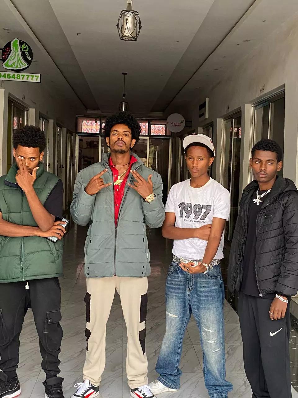 @𝑽.𝑲_𝑾𝑯𝑰𝑻𝑬 