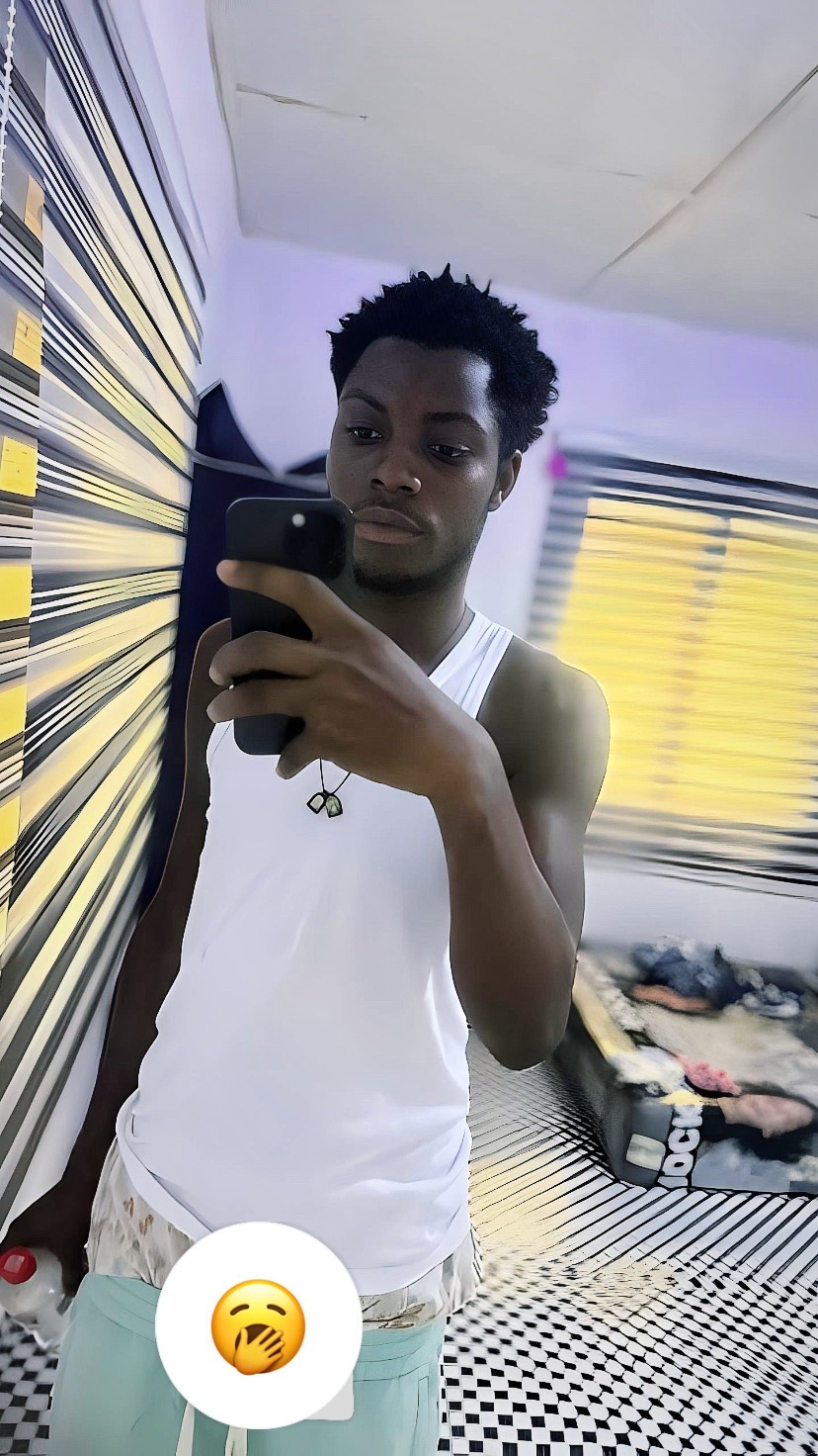 @U•G•L•Y 💔🚶♂️