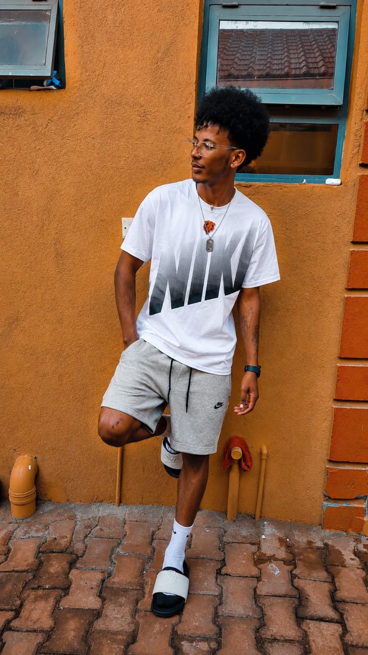 @Evu ሶቓር🇨🇭 💙🥂