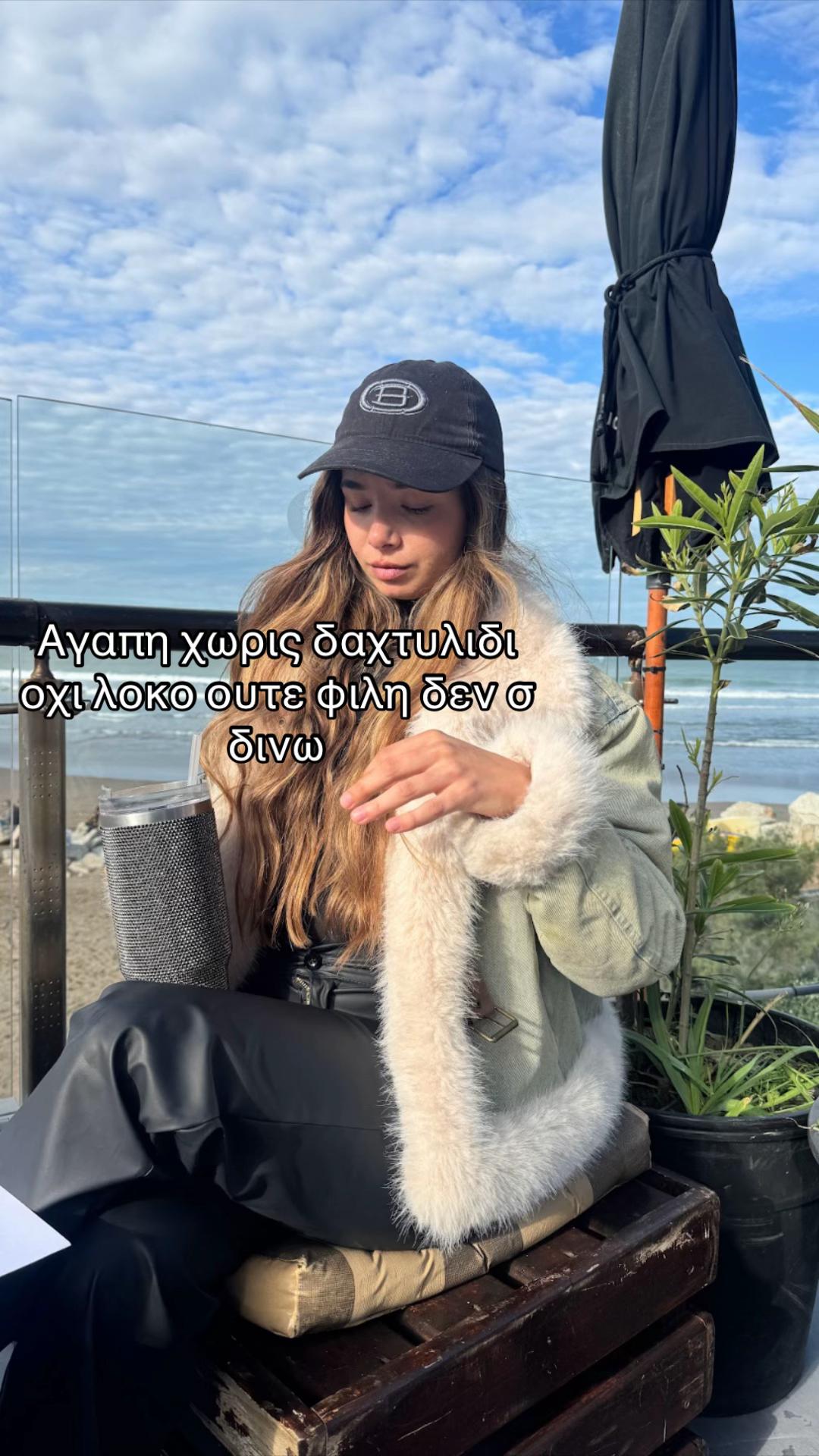 @_xristina_
