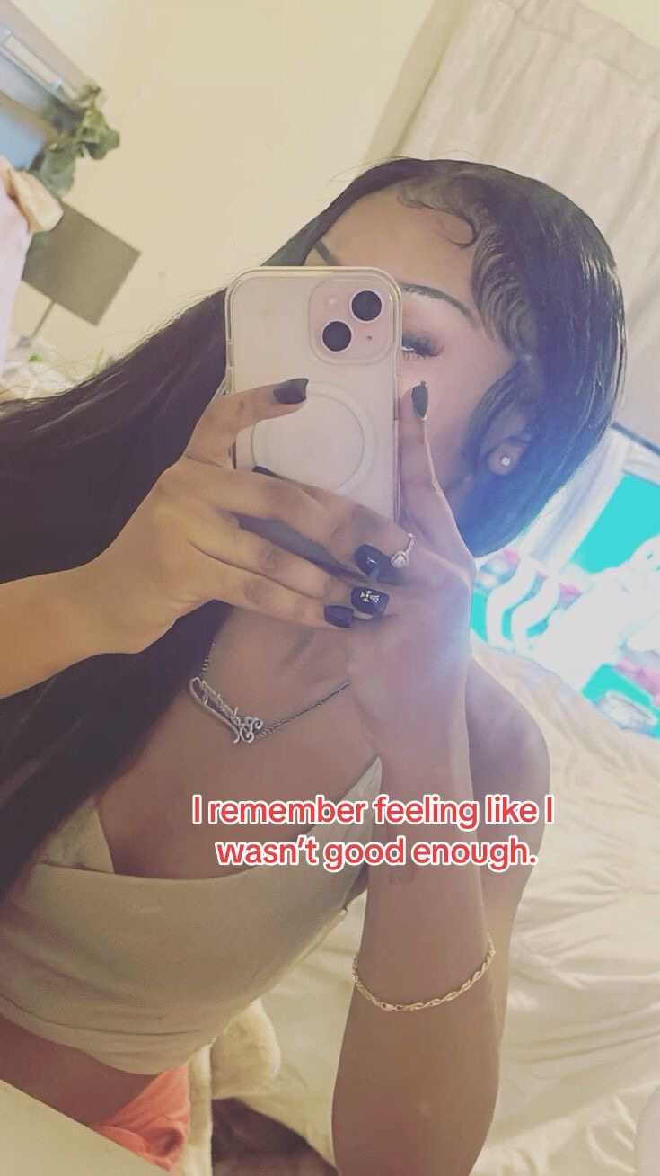 @ᥫ᭡.