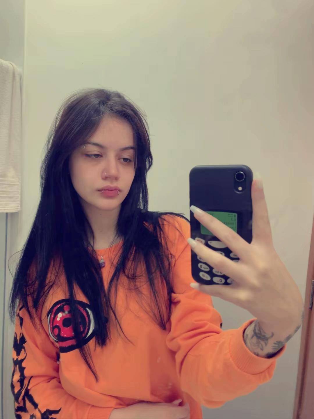 @twitch.tv/fruttinhaa