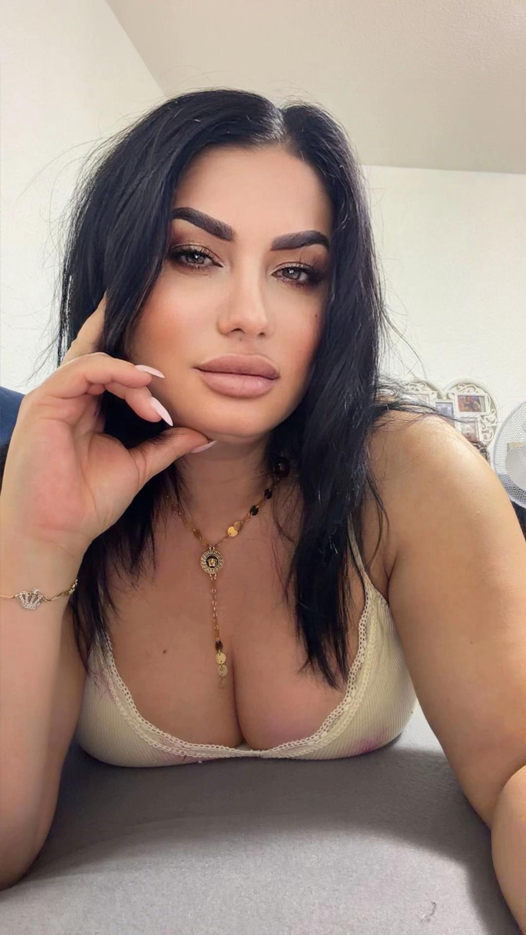 @Manuela Elena