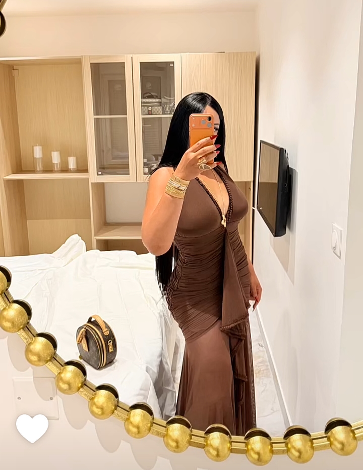 @chahinez_