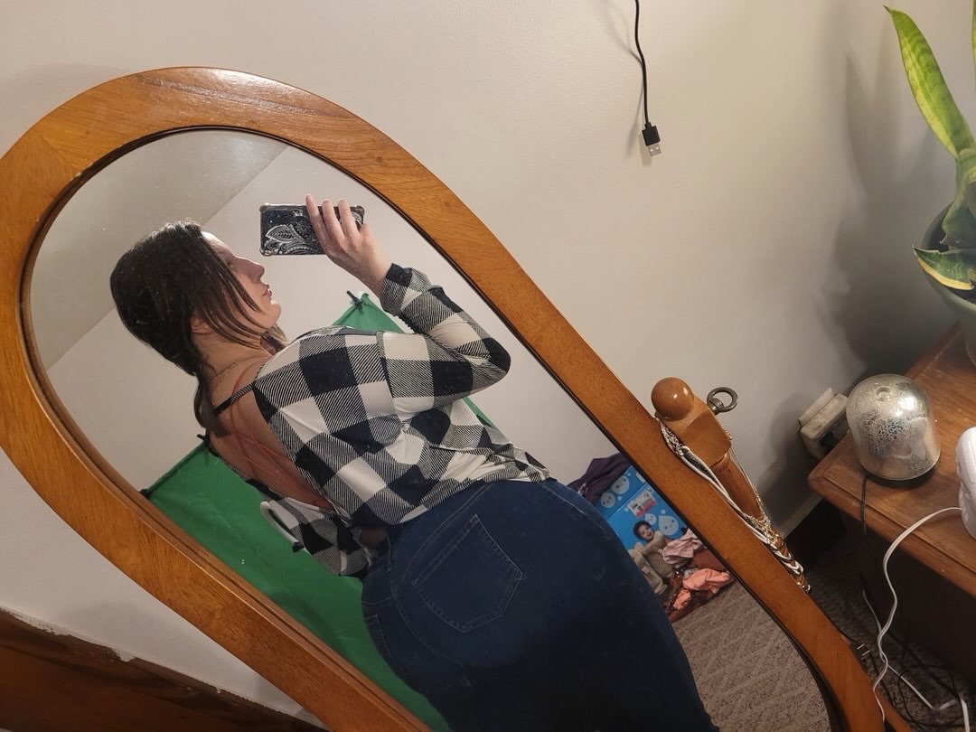@Curvy Courtney
