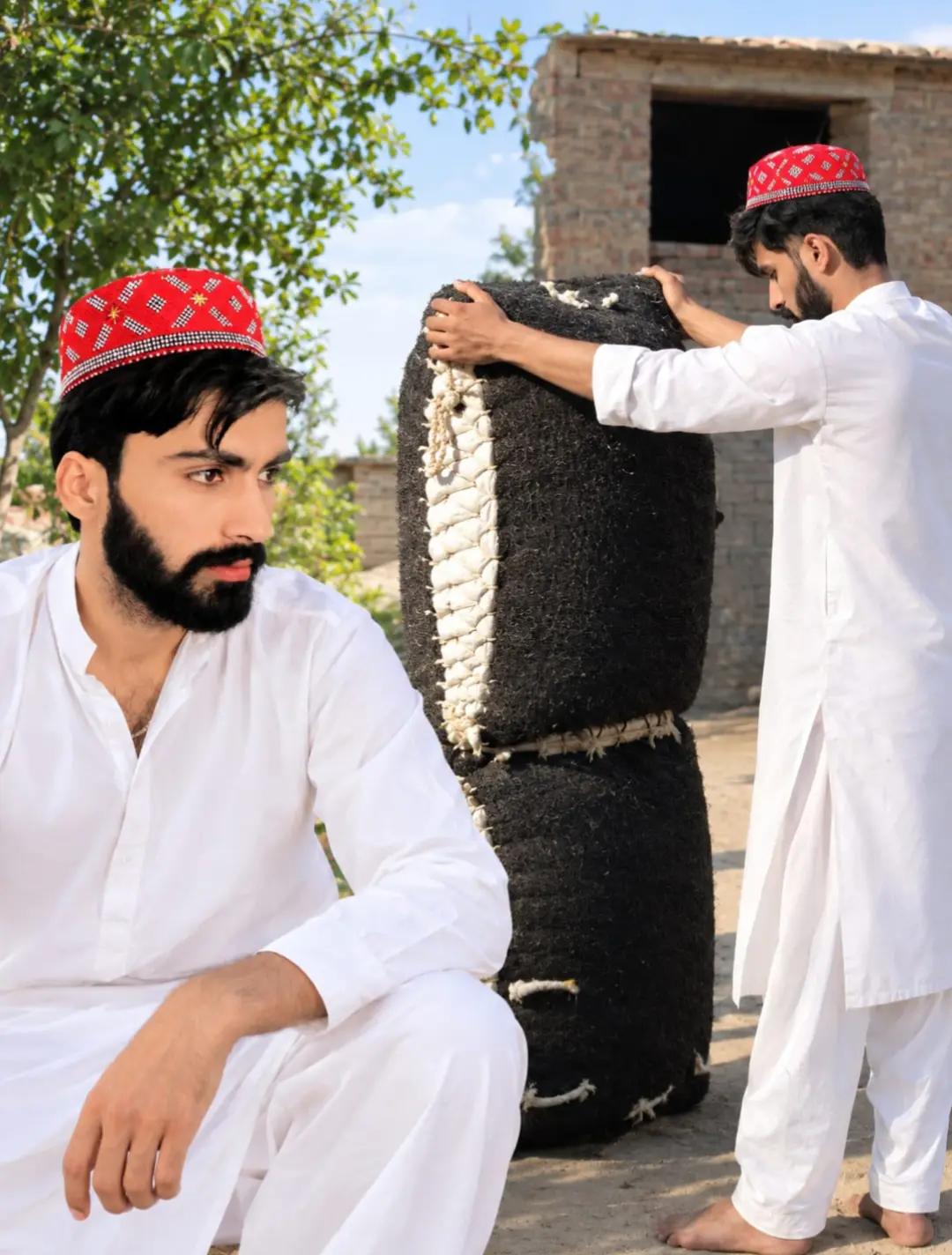@👍👑(شہزادہ)👑 (بادشاہ )👑👍🖤