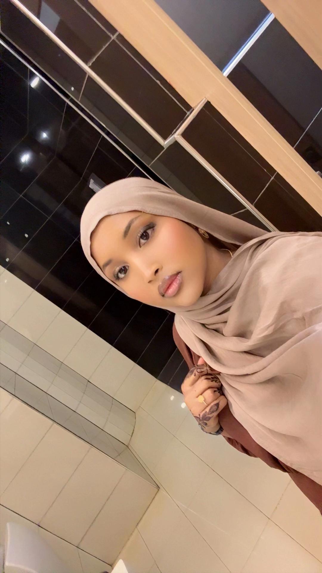 @Hani🍯🖤