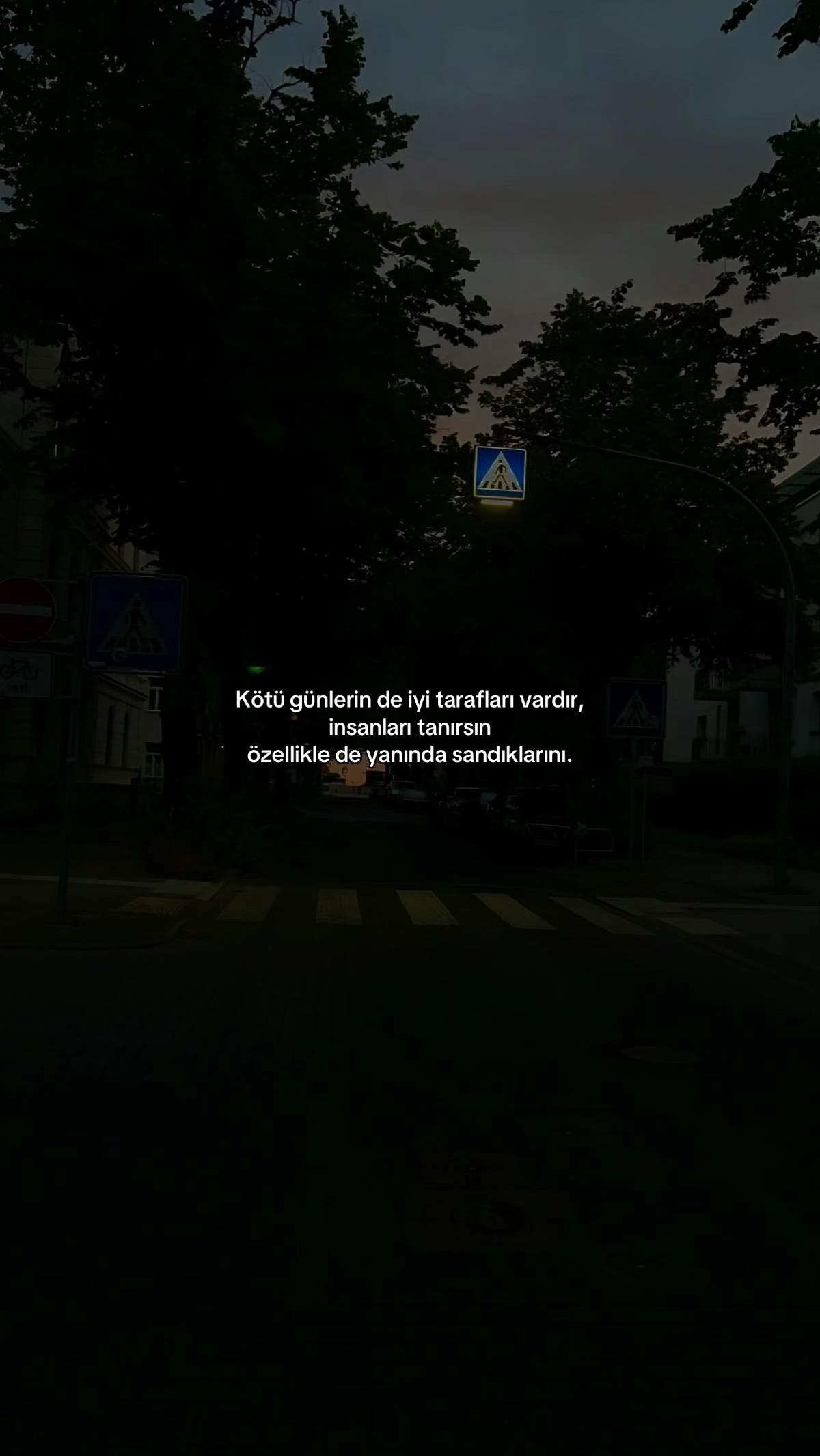 @𝑭.