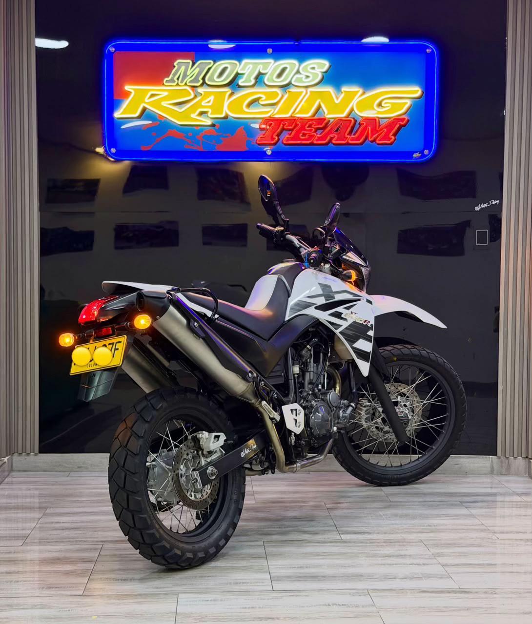 @Motos racing team