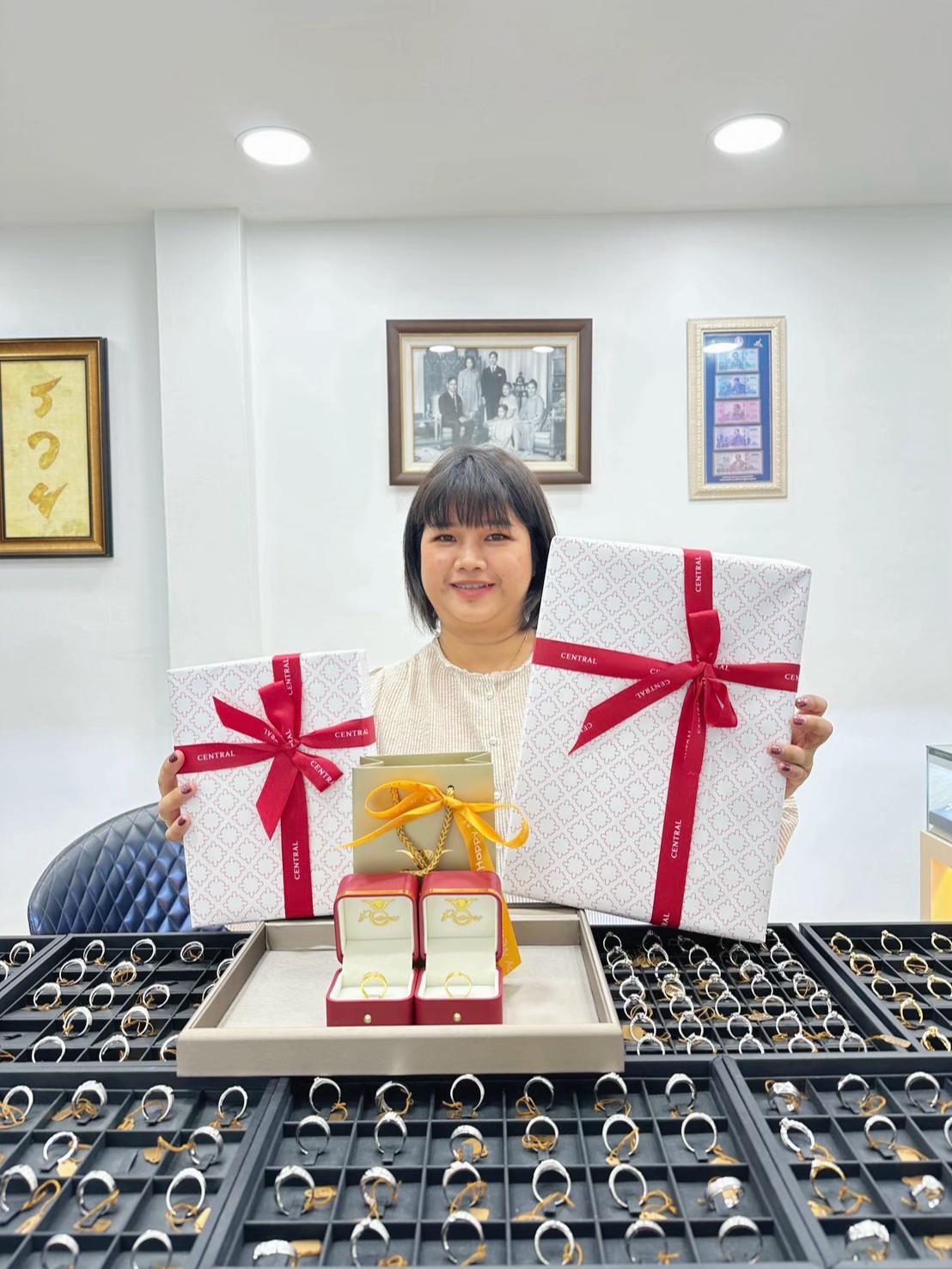 @แพรว เพชรแท้ทองแท้ จิวเวลรี่