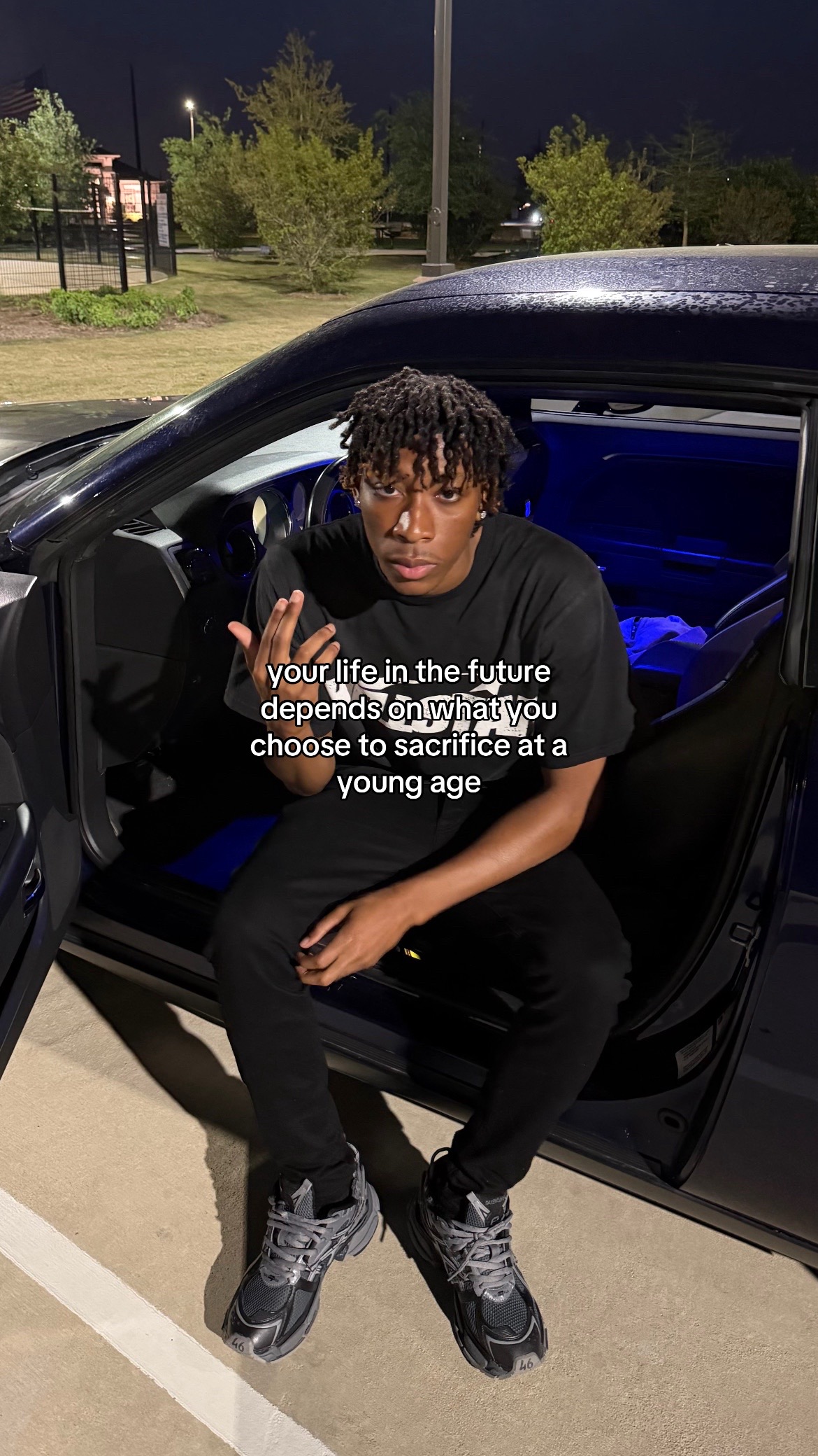 @⃟