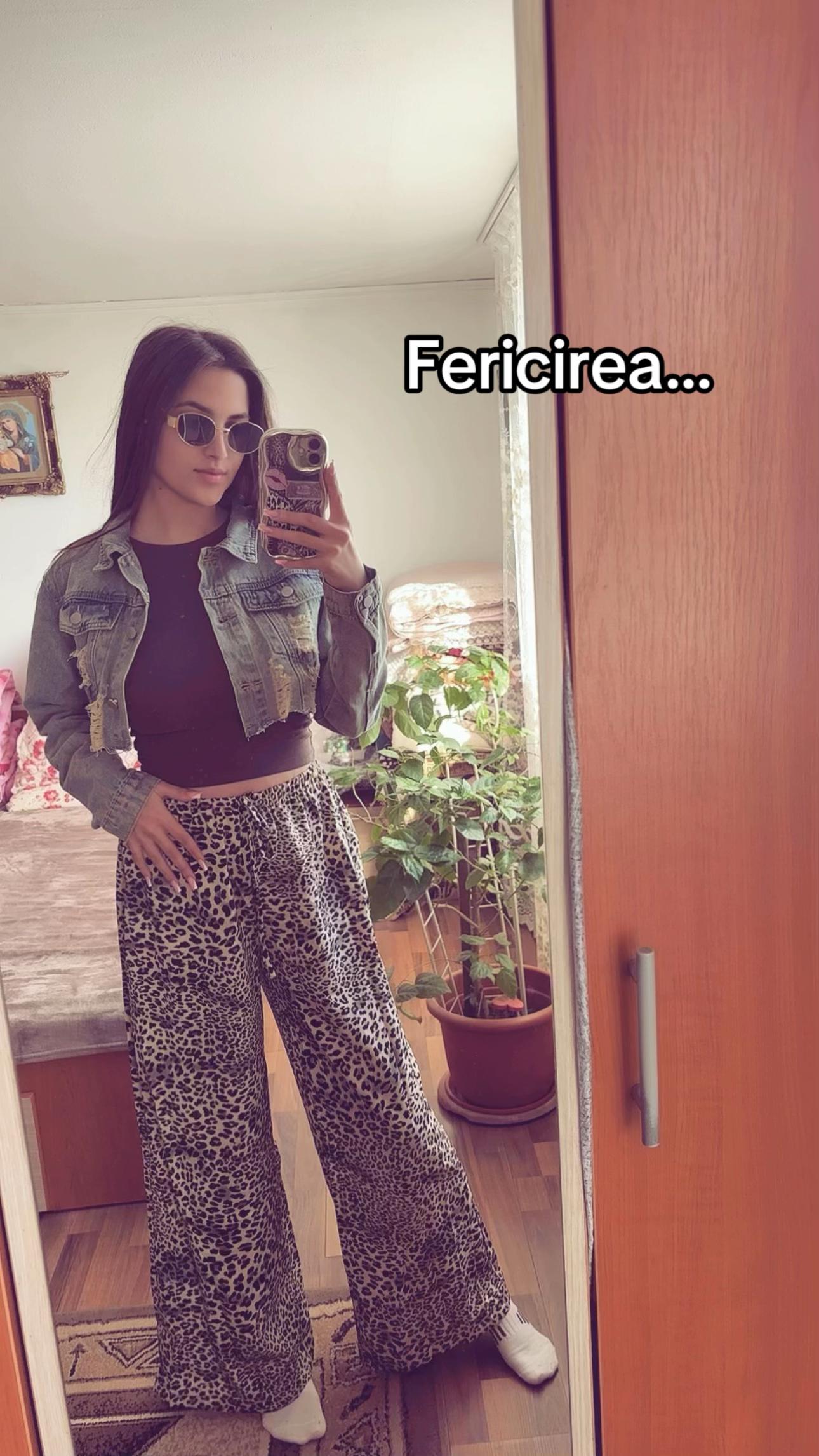 @&copy;️