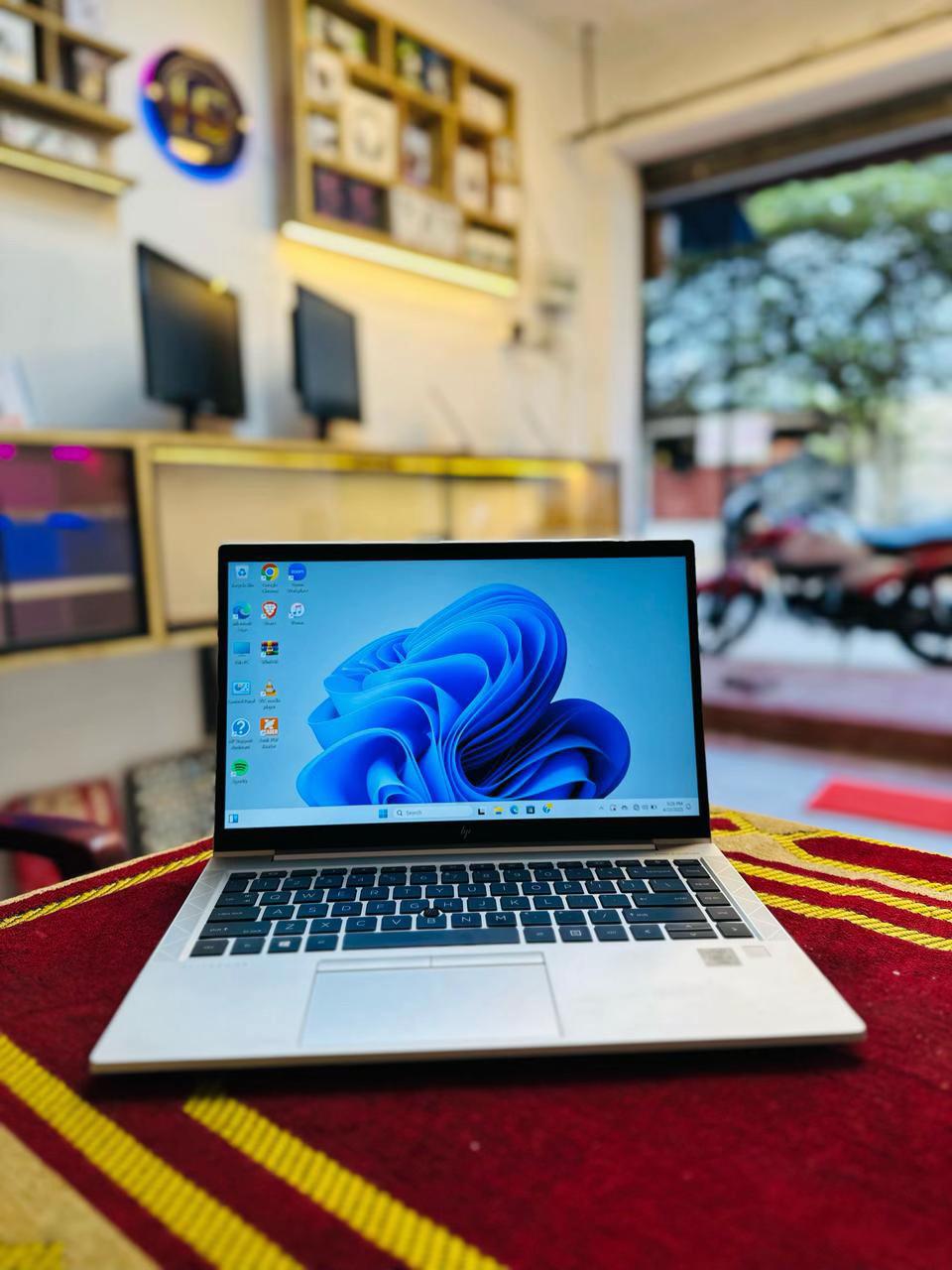 @HS DealZ Laptop Store