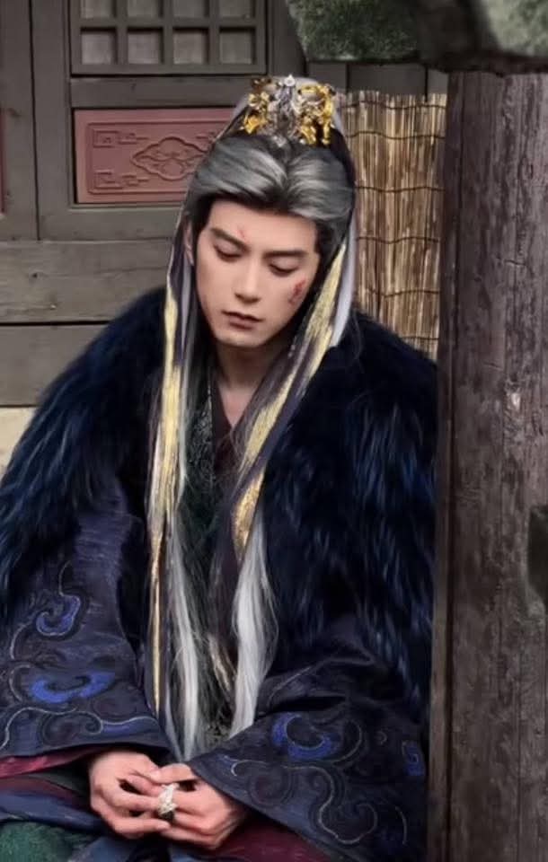 @草稿纸上的你_雾与都 Duchauda_Phouyenhoa