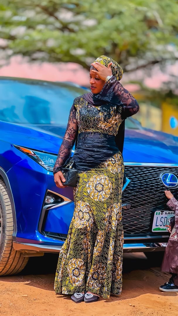 @Ayomide 🌺🦋🥳