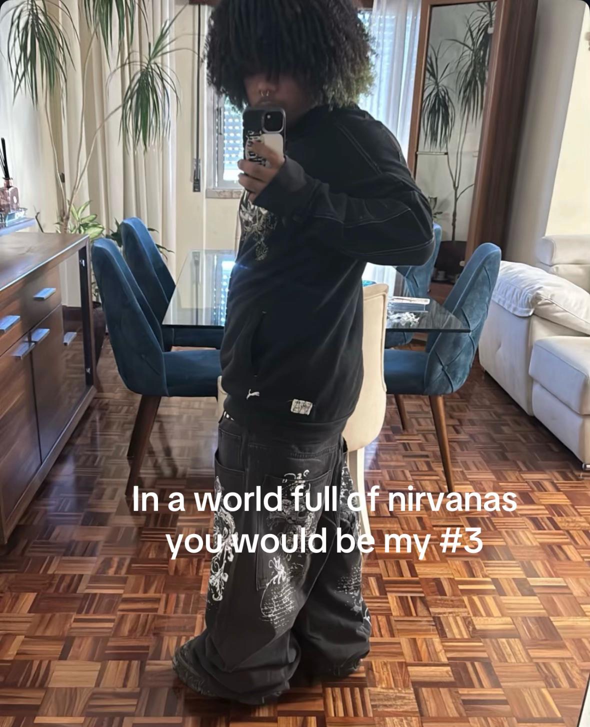 @🎧