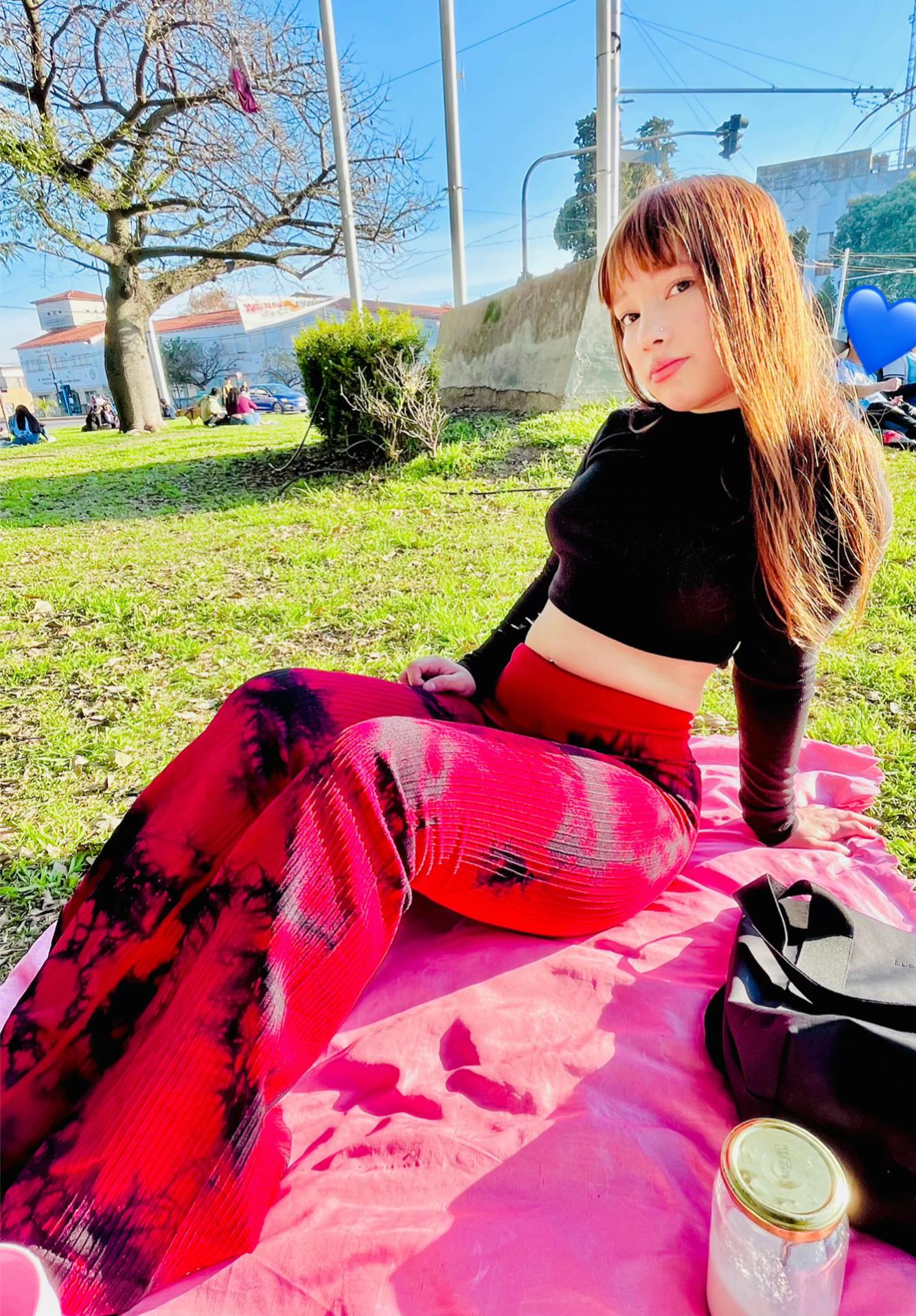 @larameza_