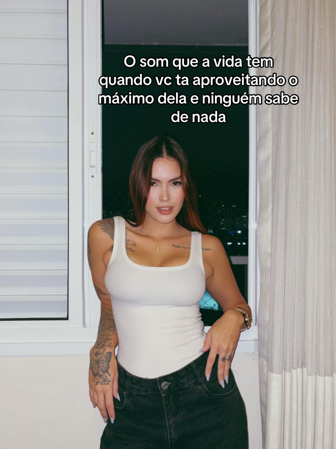 @thaislins