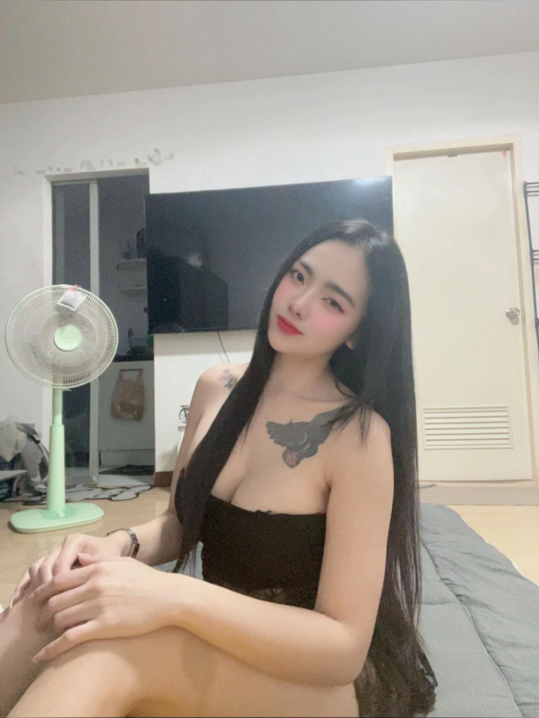 @Praewwee