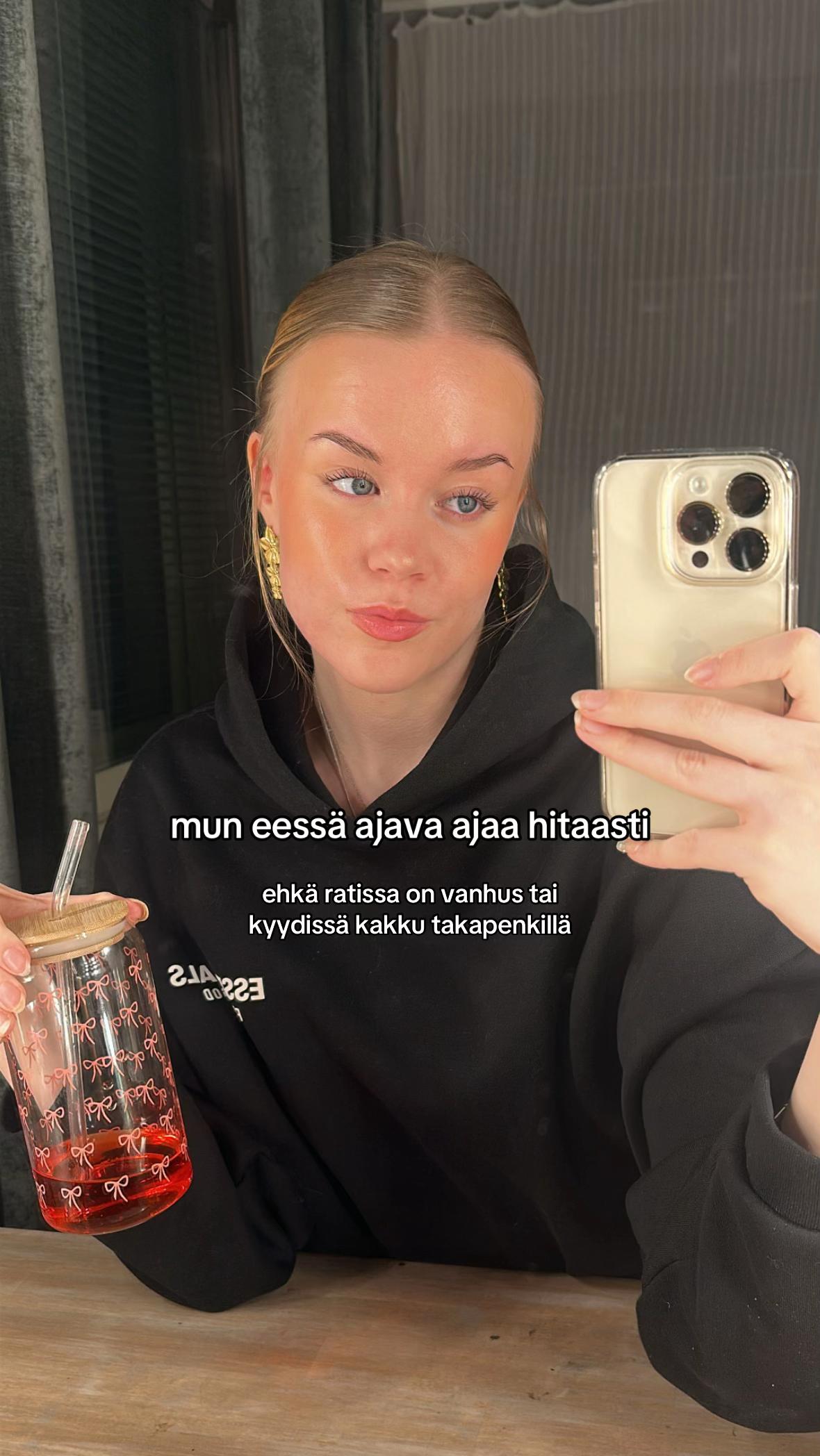@neanoora