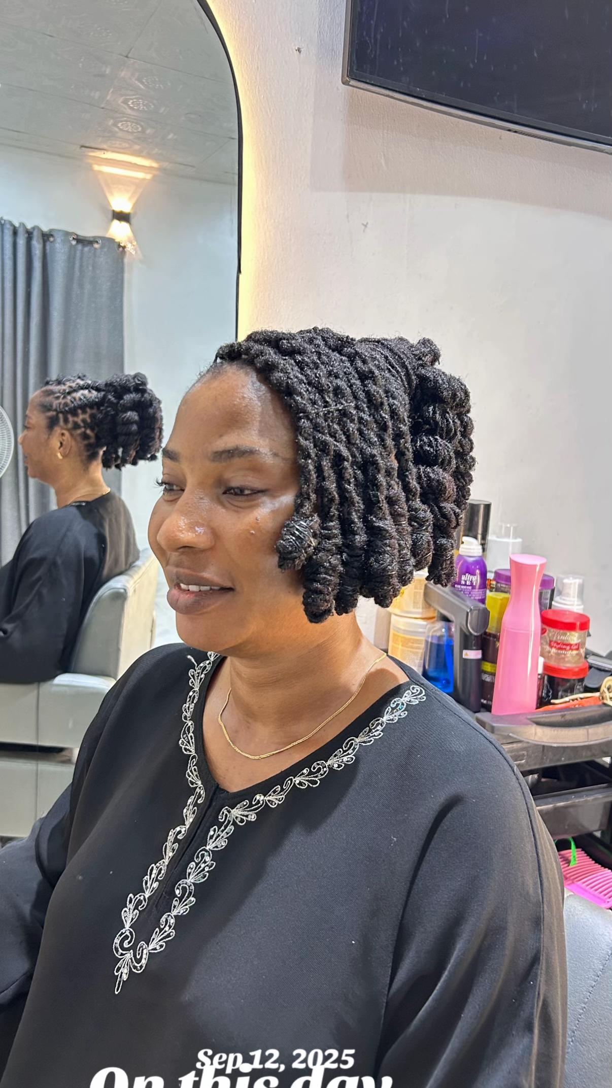 @FEMALE BARBER/LOCTICIAN IN LAG