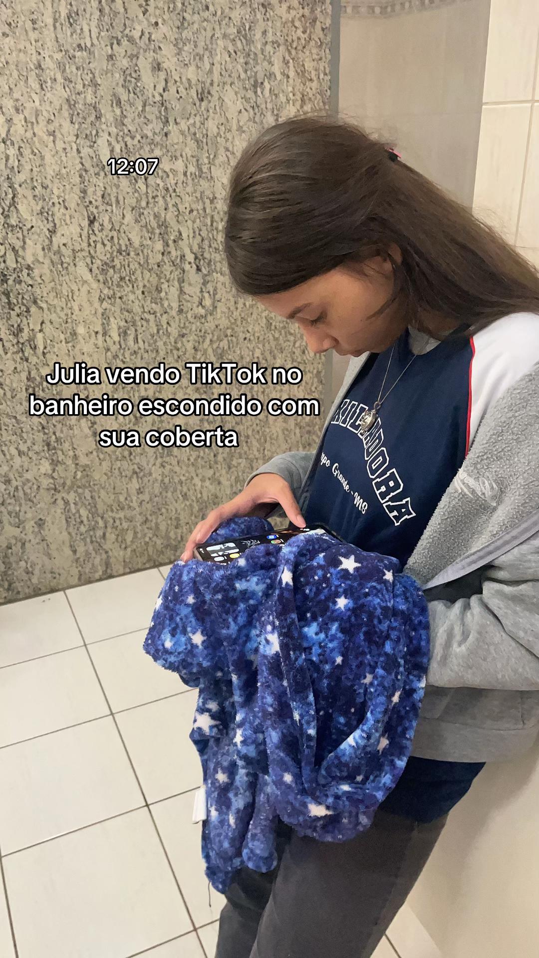 @o que a julia ta fazendo?
