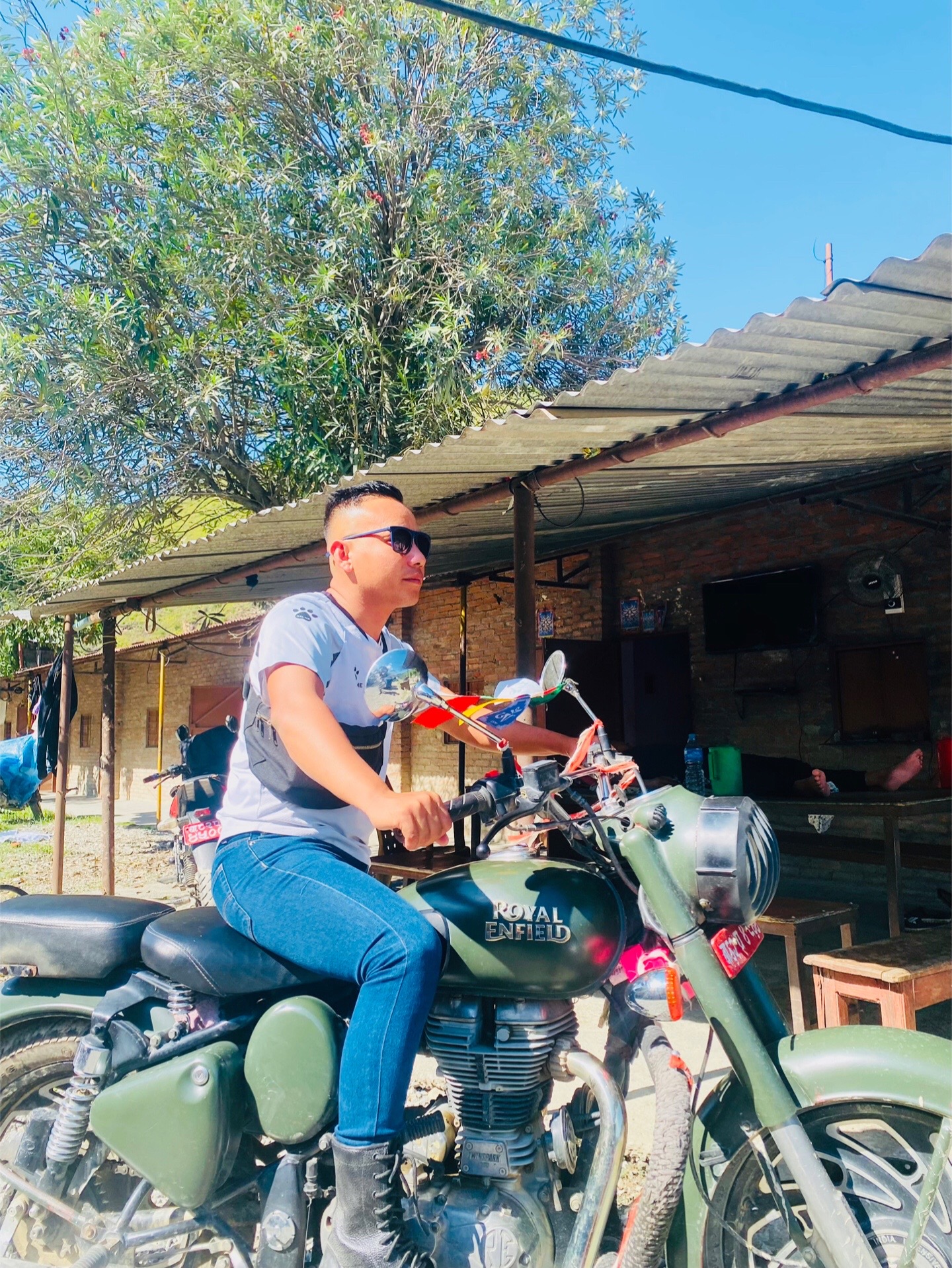 @DJ मेघ लामा