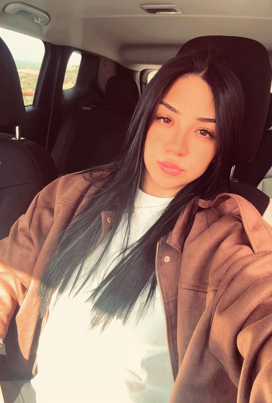 @Paola 🦂