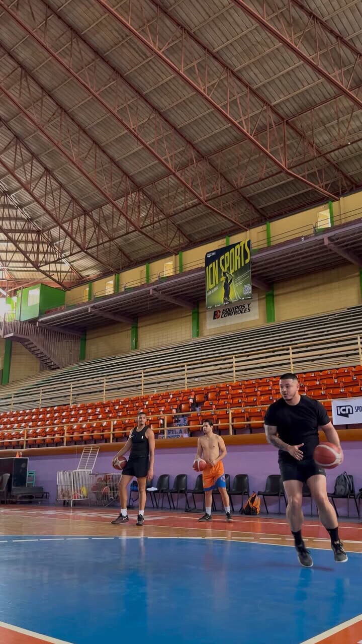 @Leonardo Amador A