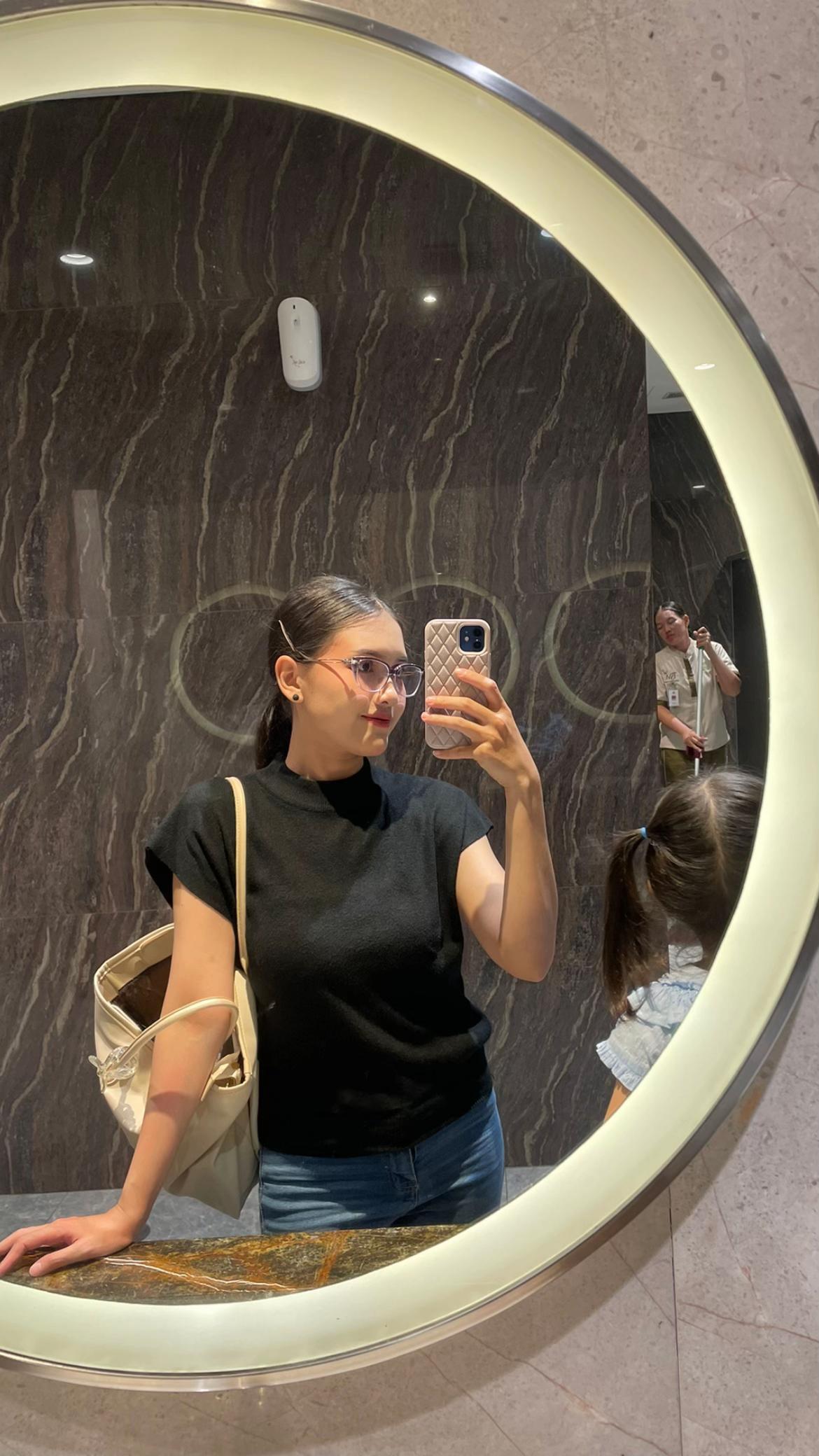 @adelf__