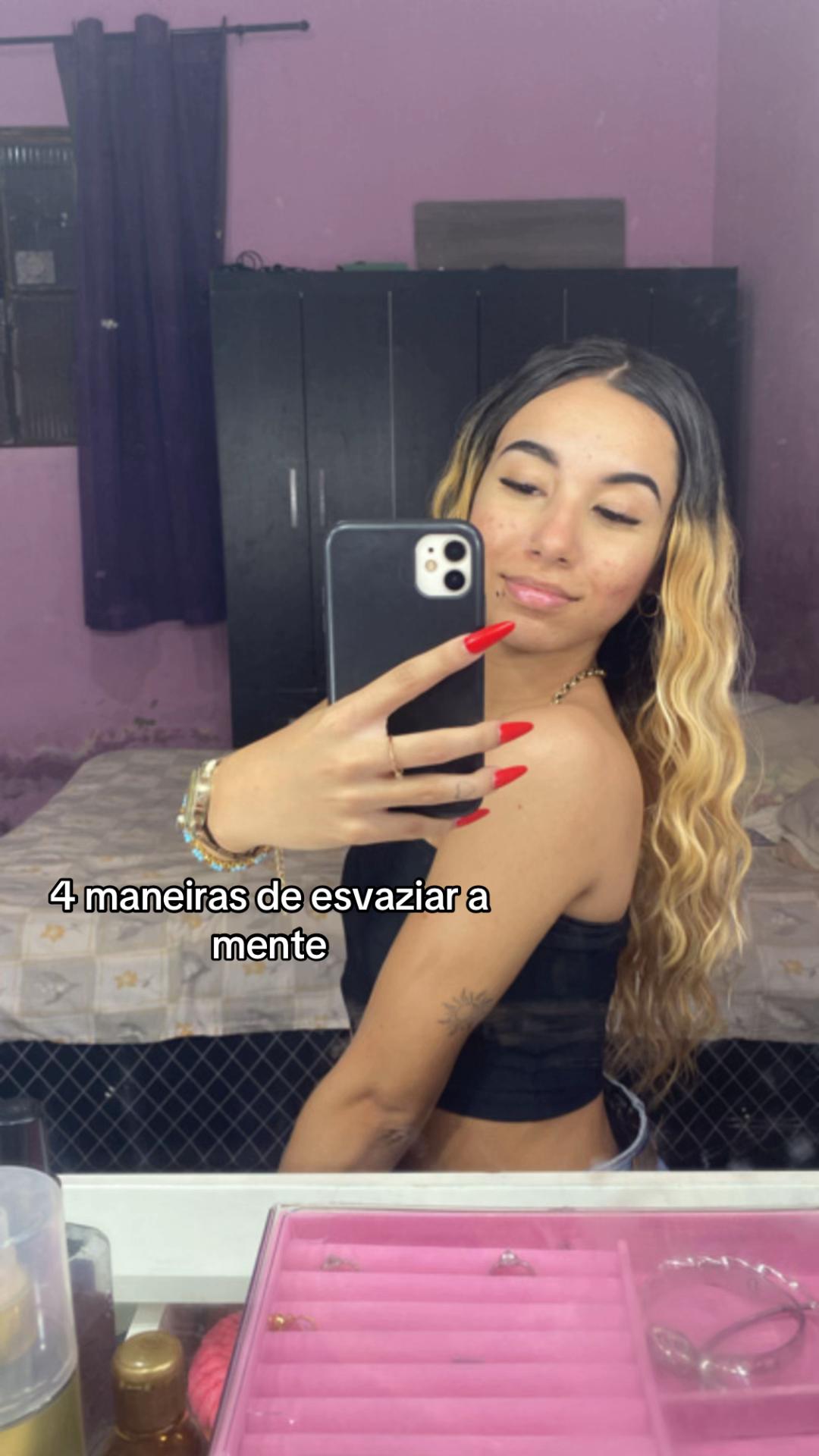 @Loira_