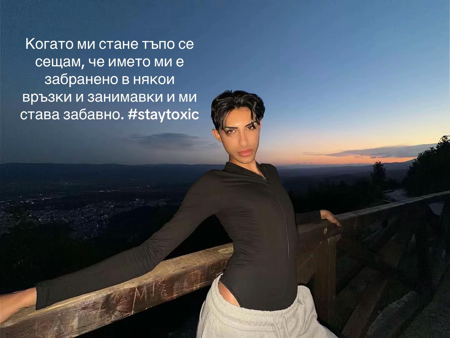 @Vickyy B.