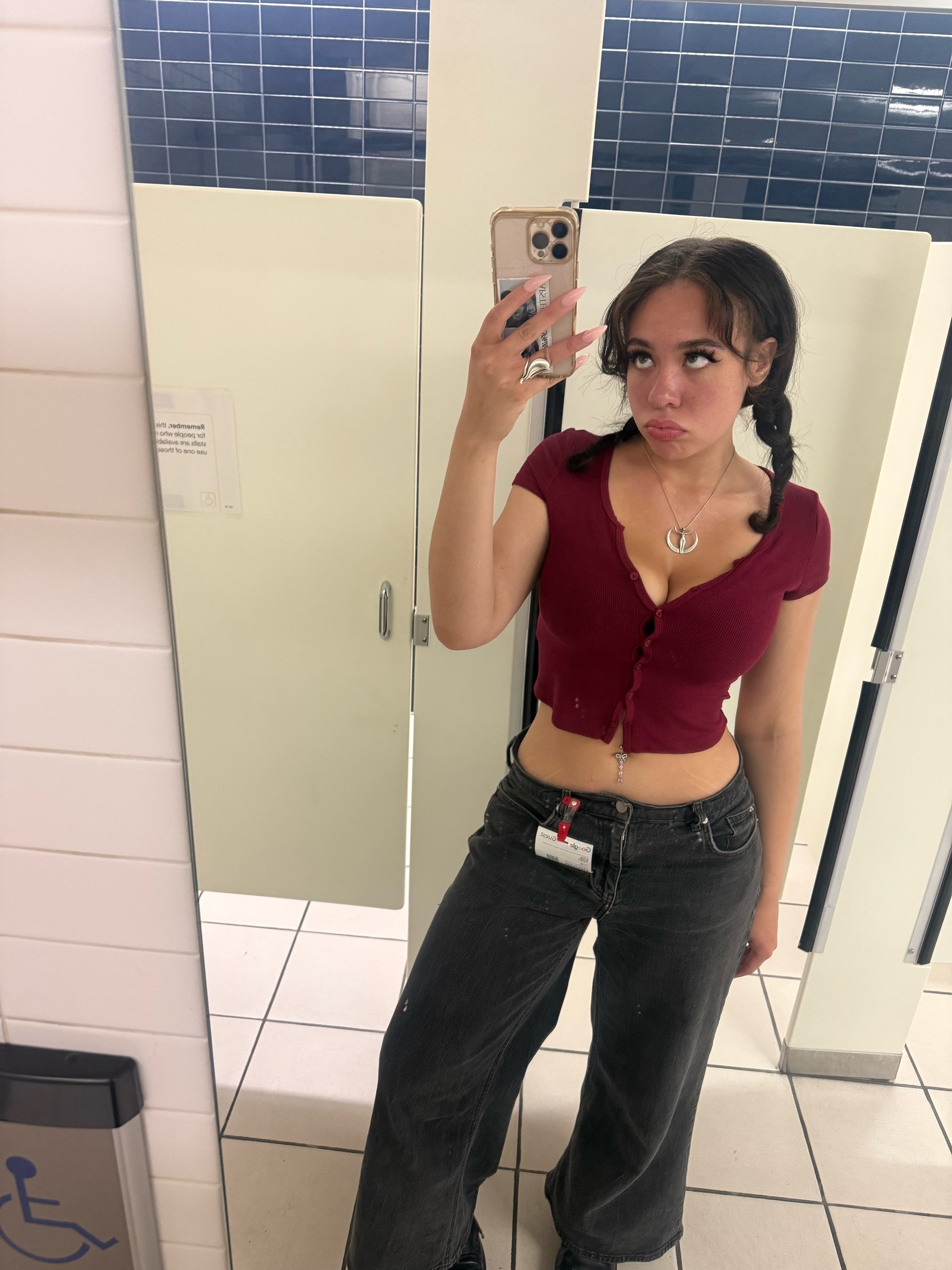 @ella jameson 🍒