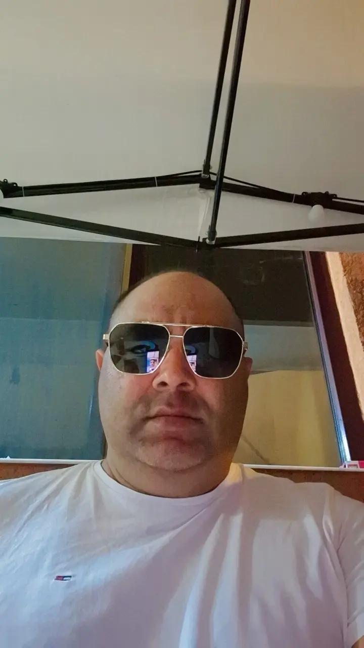 @Alex de la Arad