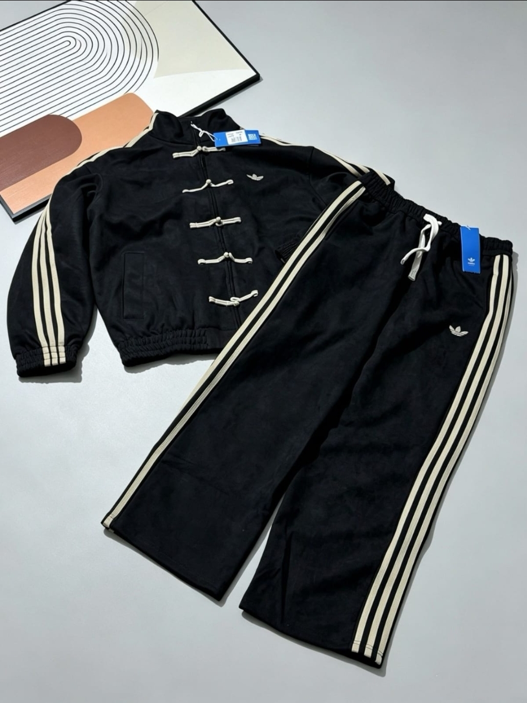@Monarchy Sneakers
