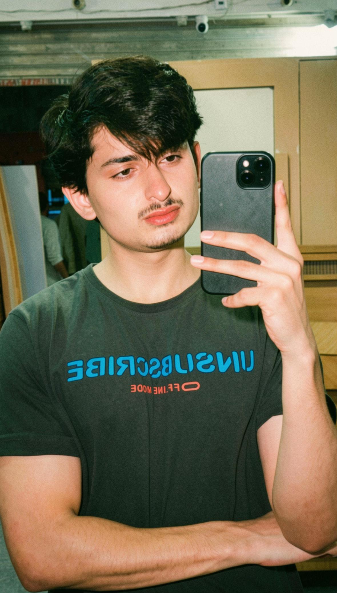 @UMAIR AZAAD Z🧛