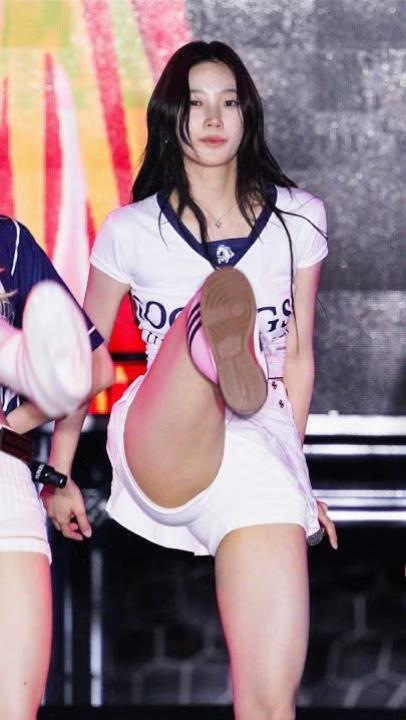 @👸🦋Universal Kpop Idols🦋👑